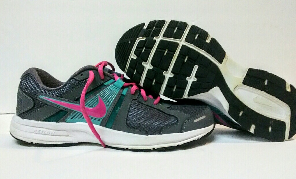 Women's Size 10 Nike Dart 10